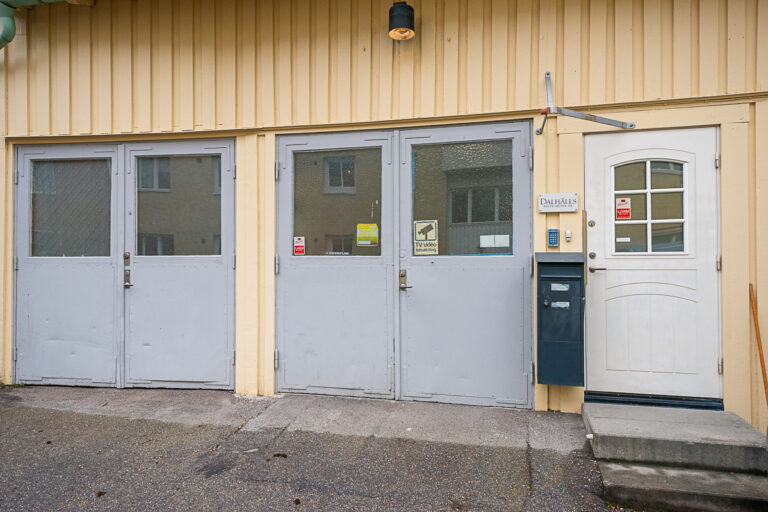 Lokal 6448-5002 garagedörrar