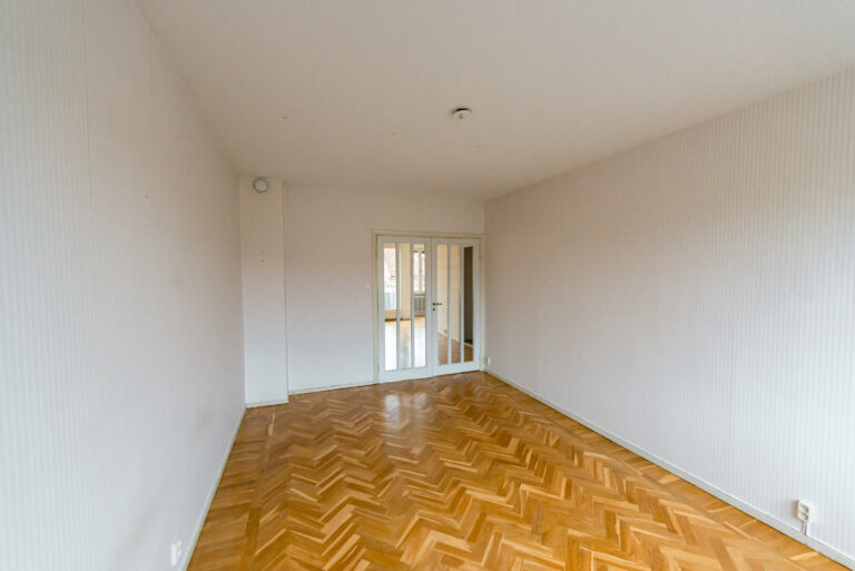 15e52242cc104069a2630959edc50be3