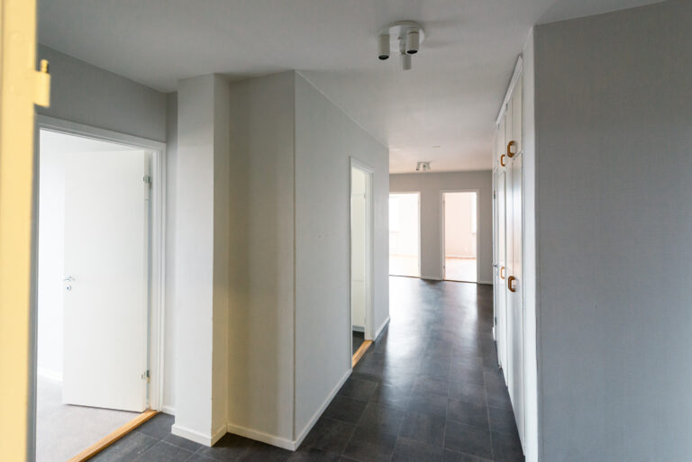 5e00100c3fe8428c8938b48c7f04df5e