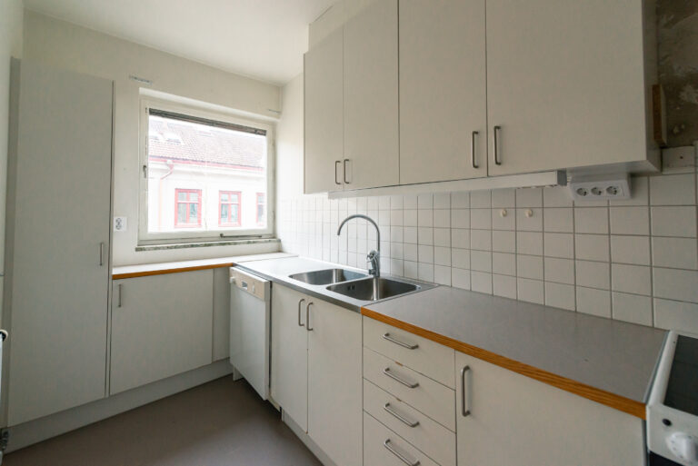 da6e8518f8b44eb49a161f192f903648