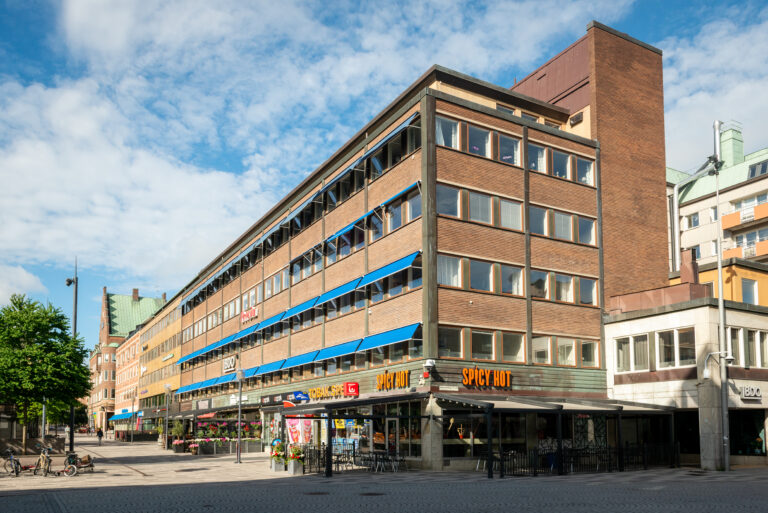 Vågskålen 25 på Fristadstorget